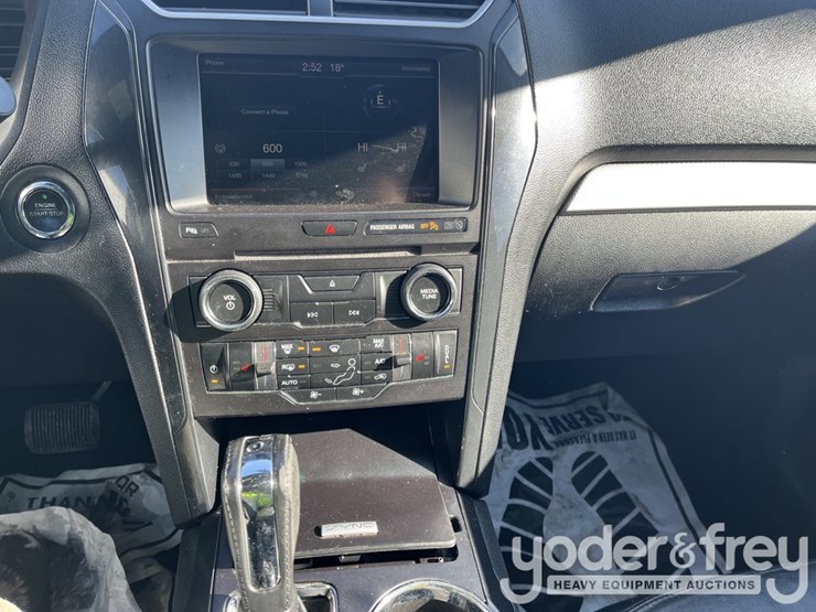 2016-ford-explorer-xlt-image-16