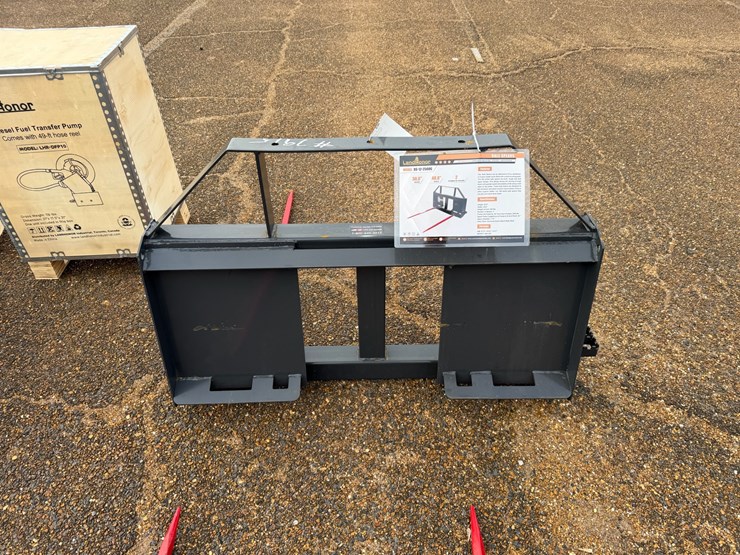 #7915-•-skid-steer-bale-spear-image-4