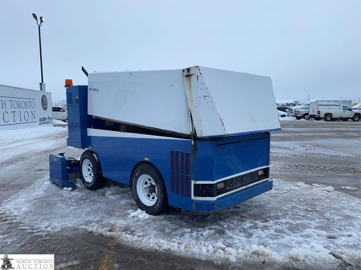 2010-zamboni-445-image-7