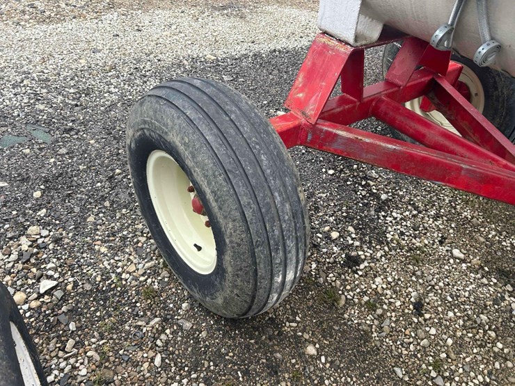 1000-gal.-nh3-tank-on-gear-#7-image-6