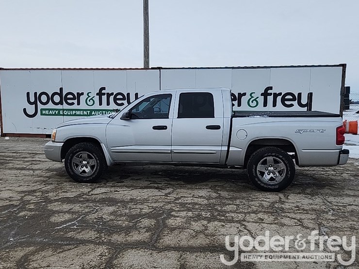 2011-dodge-dakota-image-3