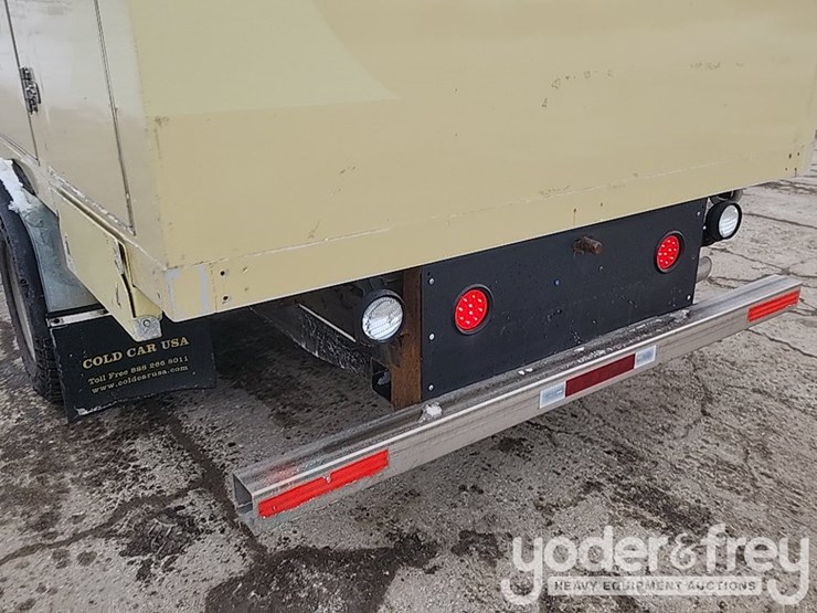 2015-gmc-savana-g4500-image-30