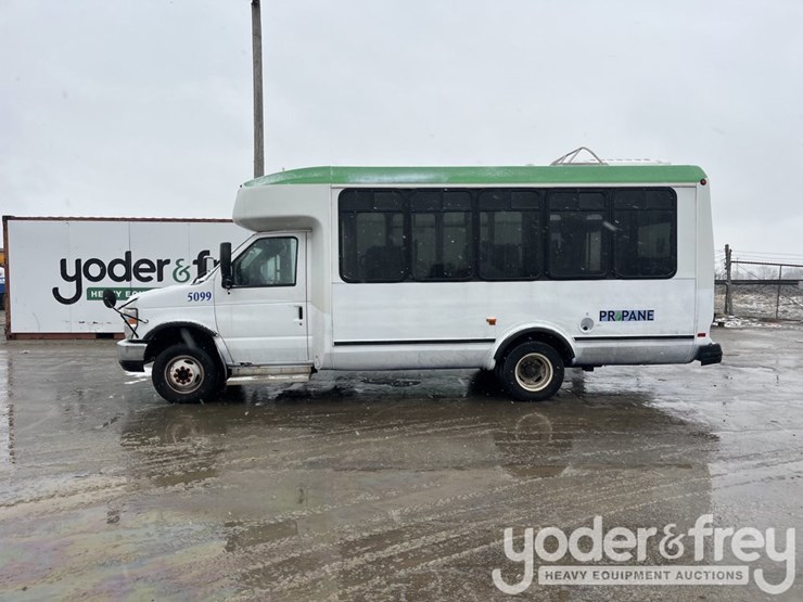 2014-ford-e450-image-3