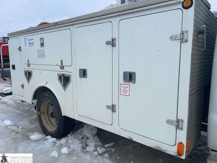 2006-ford-f550-image-35