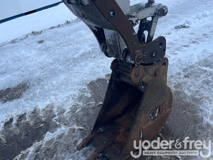 2013-takeuchi-tb153fr-image-16