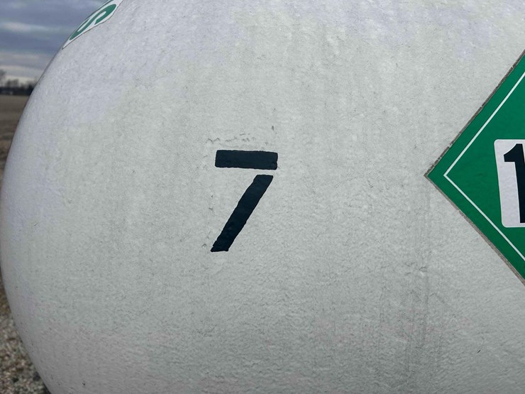 1000-gal.-nh3-tank-on-gear-#7-image-7