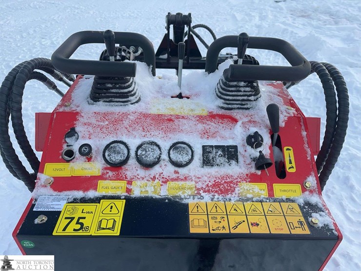 2026-unused-captok-ck380c-tracked-mini-skid-steer-image-9