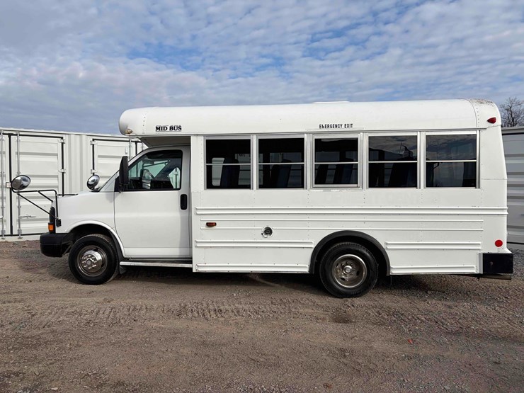 2005-chevrolet-bus-image-6