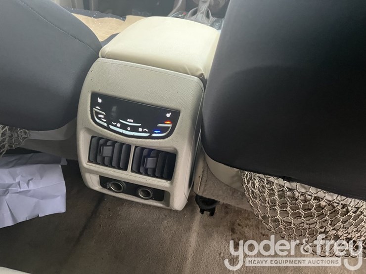 2014-cadillac-srx-image-36