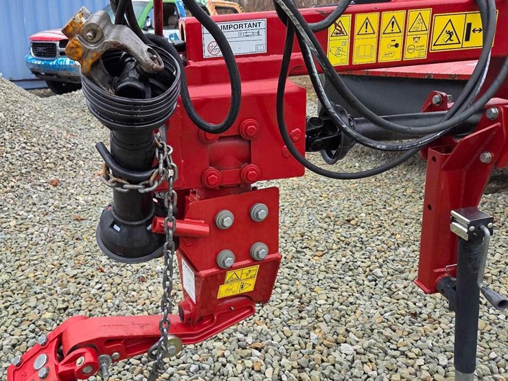 2020-new-holland-210-image-37