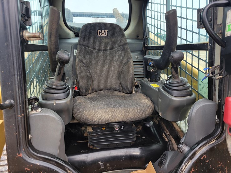 2016-caterpillar-299d-image-15