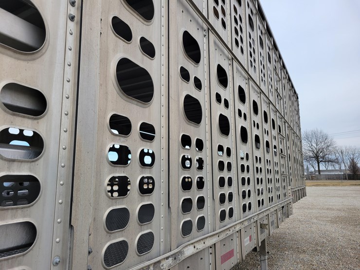 2005-wilson-livestock-trailer-image-17