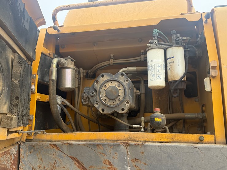 volvo-ec330-image-35