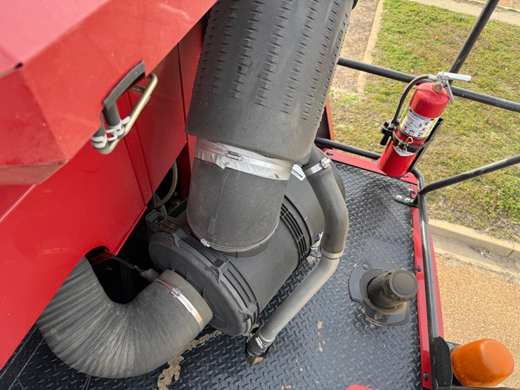 2015-case-ih-7240-image-36