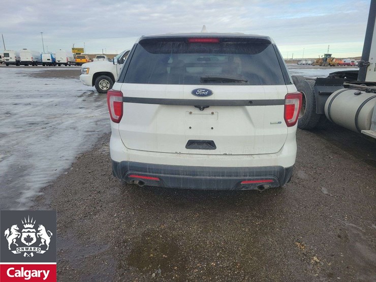 2016-ford-explorer-image-6