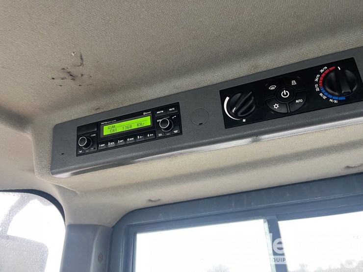 2016-hyundai-hl955-image-19