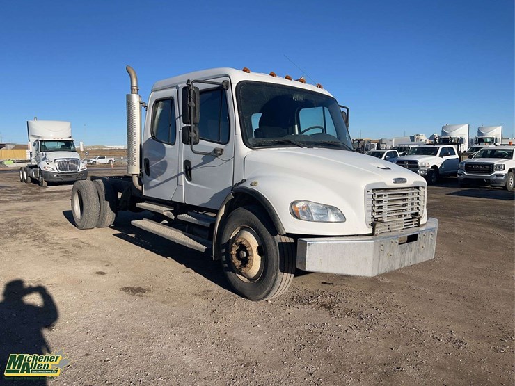 2005-freightliner-m2-106-image-2