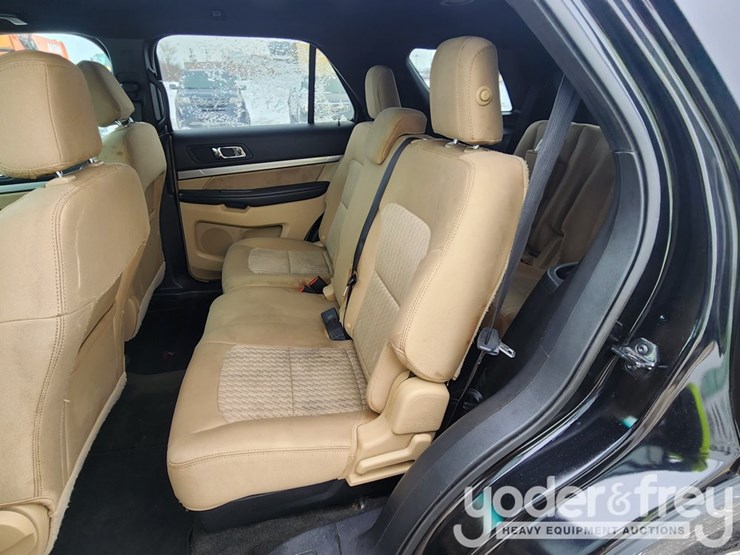 2016-ford-explorer-image-26