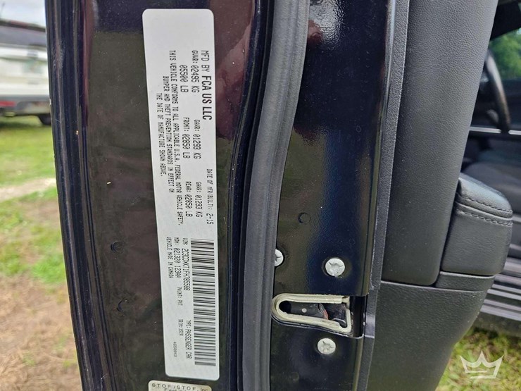 2015-dodge-charger-sedan-image-5