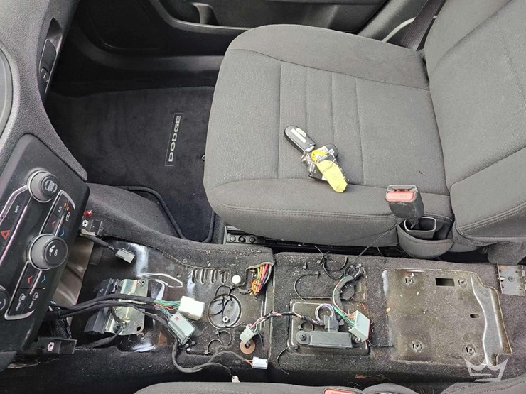 2015-dodge-charger-sedan-image-31