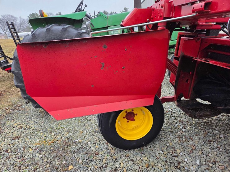 2020-new-holland-210-image-40