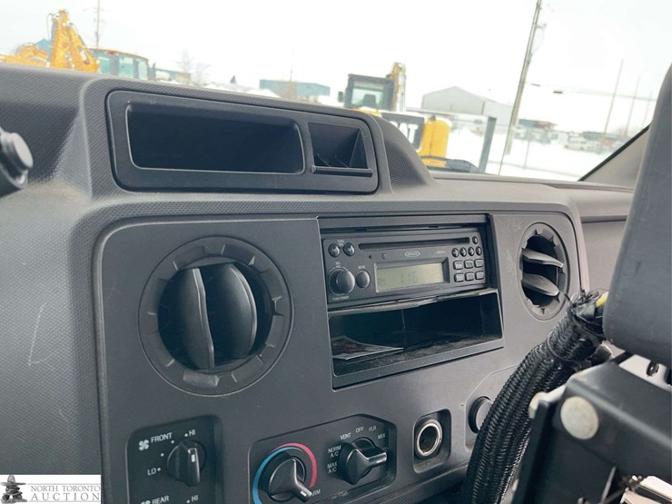 2009-ford-e-series-s/a-24-passenger-bus-image-16