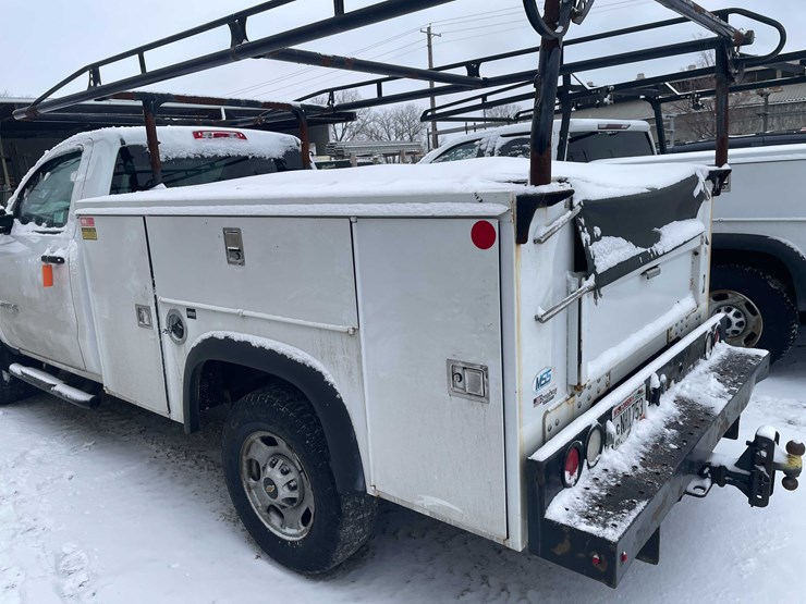 2017-chevrolet-2500-image-25