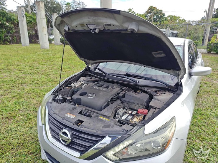 2017-nissan-altima-sedan-image-31