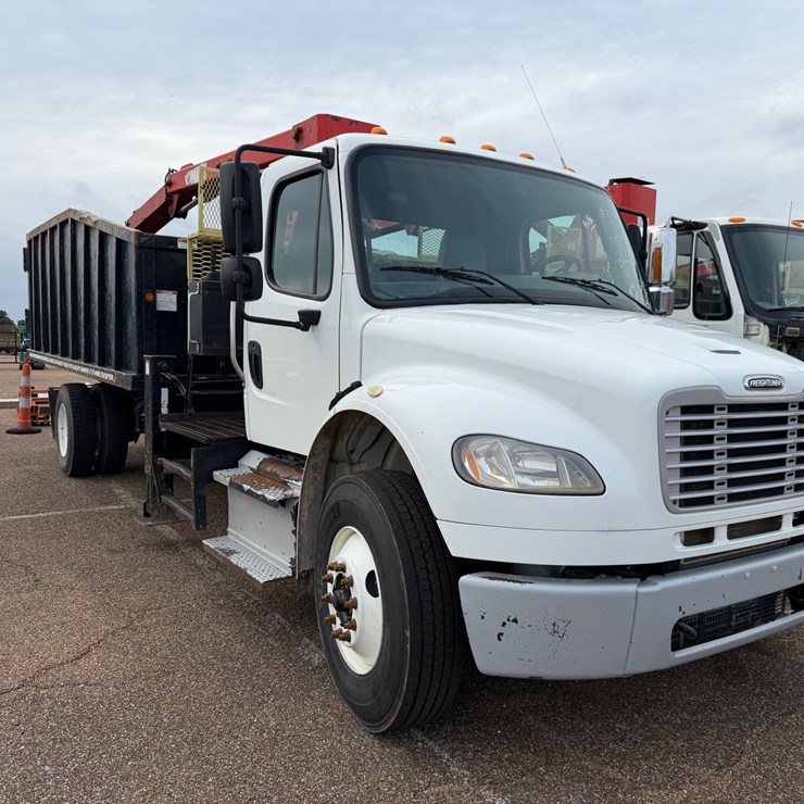 2016 FREIGHTLINER M2 106