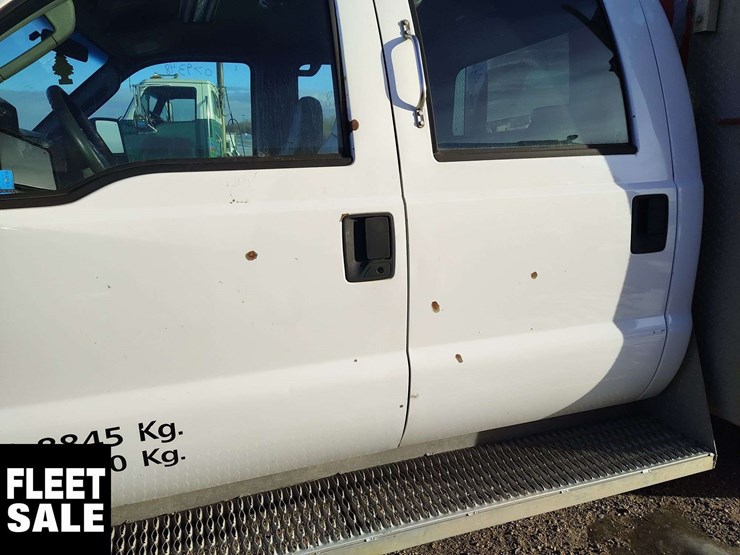 2009-ford-f550-image-32