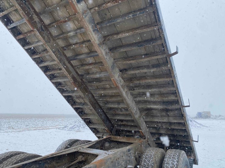 1983-ford-9000-image-39