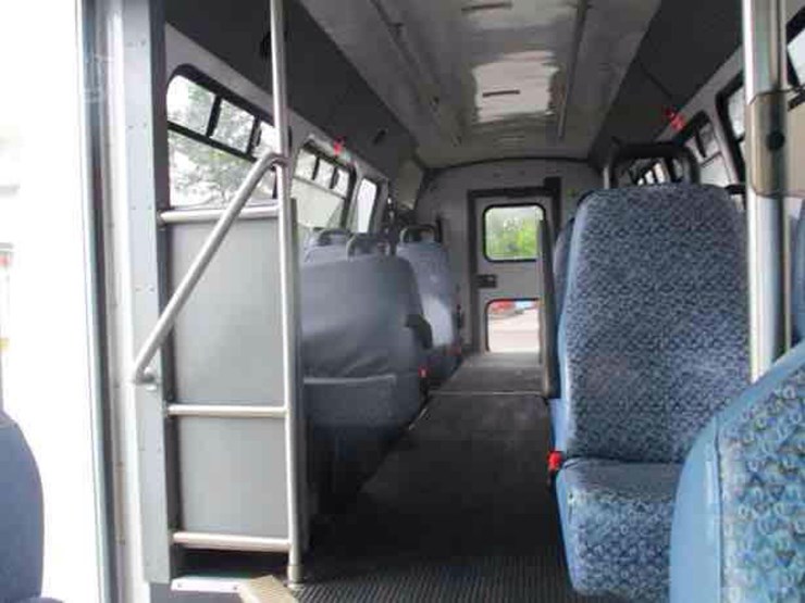 2013-ford-e450-image-12