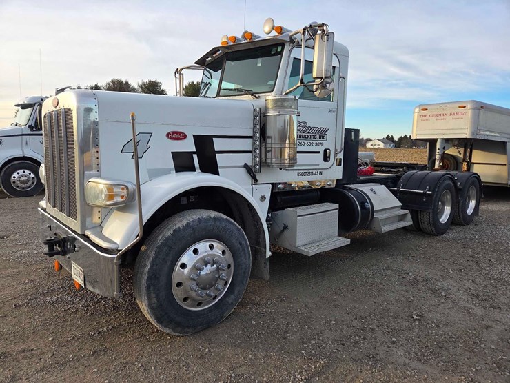 2013-peterbilt-388-image-31
