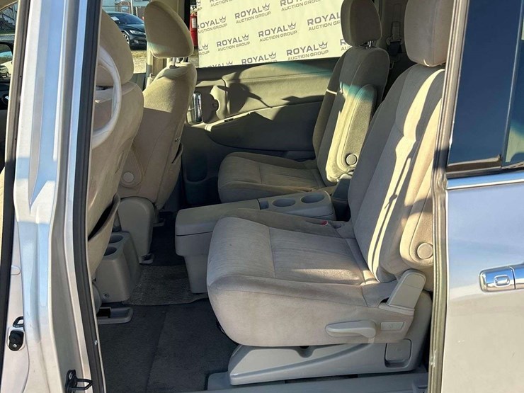 2017-nissan-quest-image-22