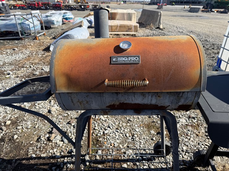 #28200-•-lot-of-(2)-grills-&-wrought-iron-fencing-decor-inv#-28200-image-7