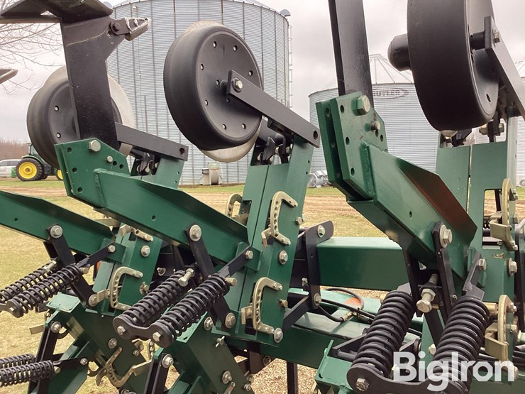 sukup-9000-16r30-cultivator-image-19