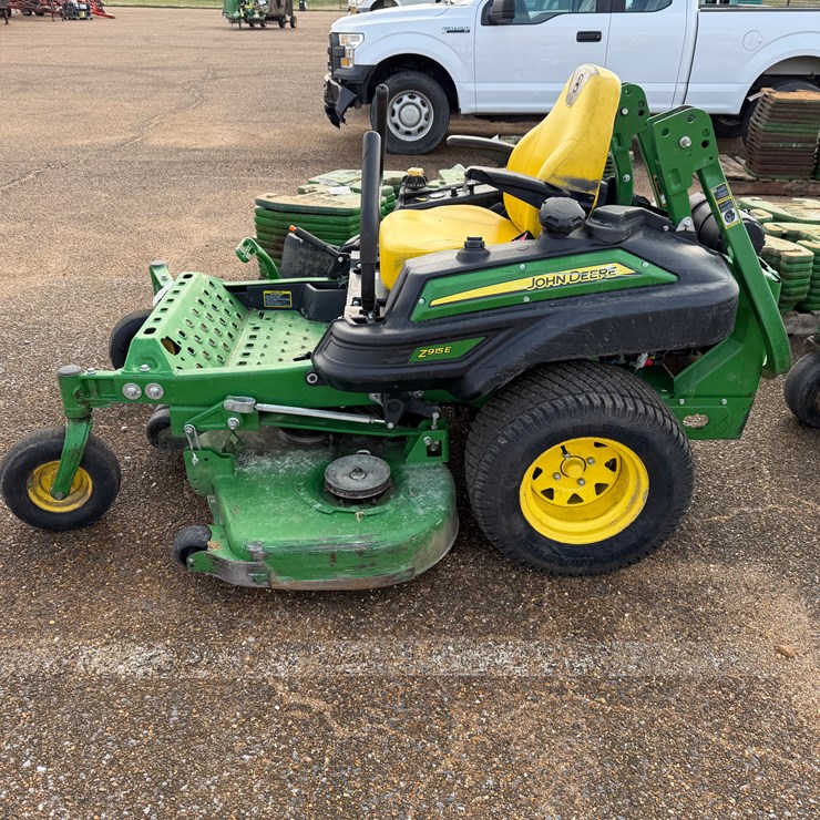 JOHN DEERE Z915E