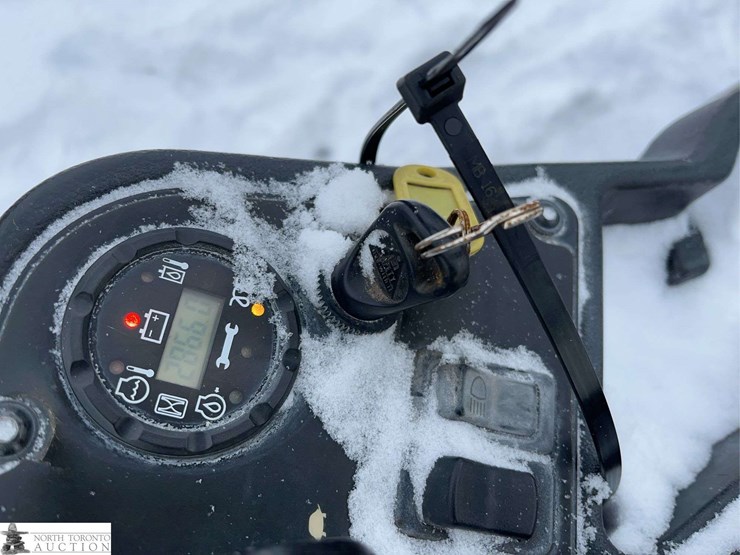 2013-john-deere-7400-image-9