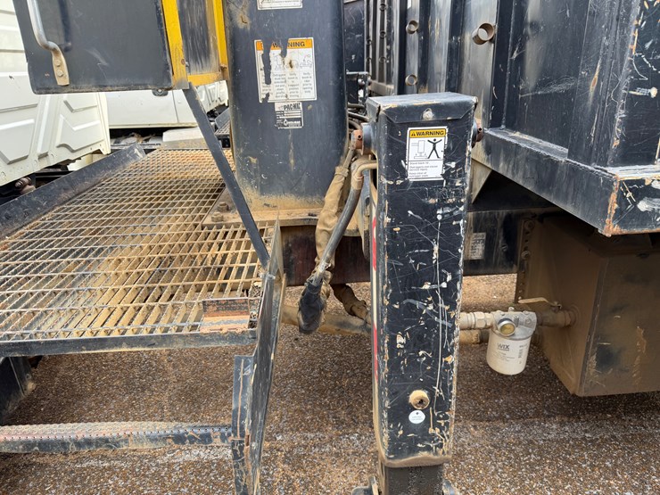 2018-international-durastar-4400-image-25