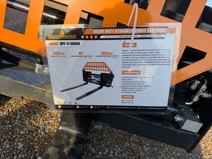 #7868-•-skid-steer-hydraulic-pallet-forks-image-1