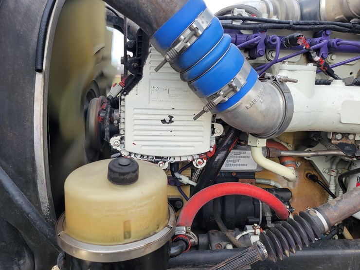 2012-kenworth-w900l-image-31