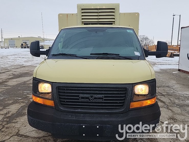 2015-gmc-savana-g4500-image-45