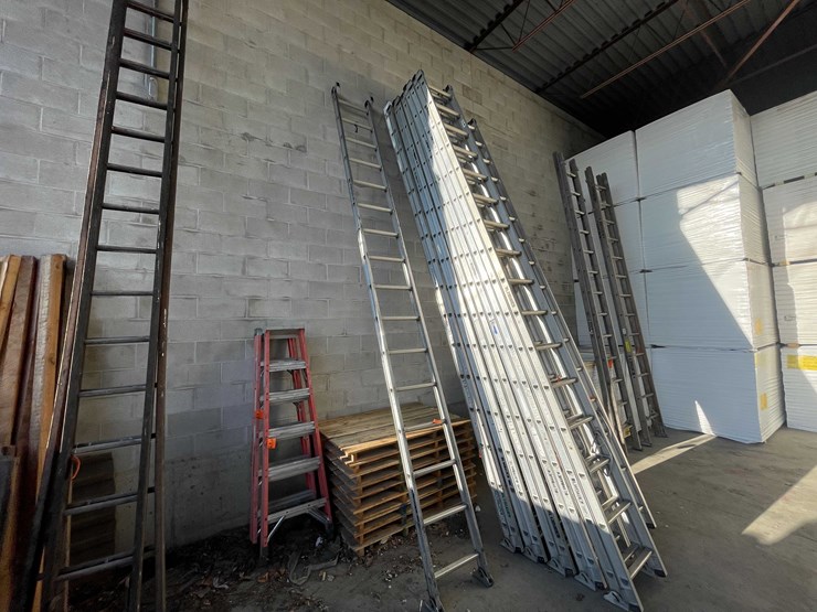 #2772-•-aluminum-extension-ladder-image-1
