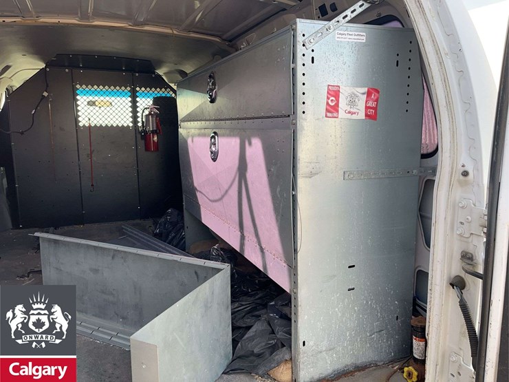 2011-ford-cargo-image-22