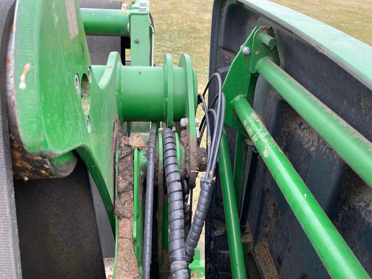 mchale-750-v6-round-baler,-image-42