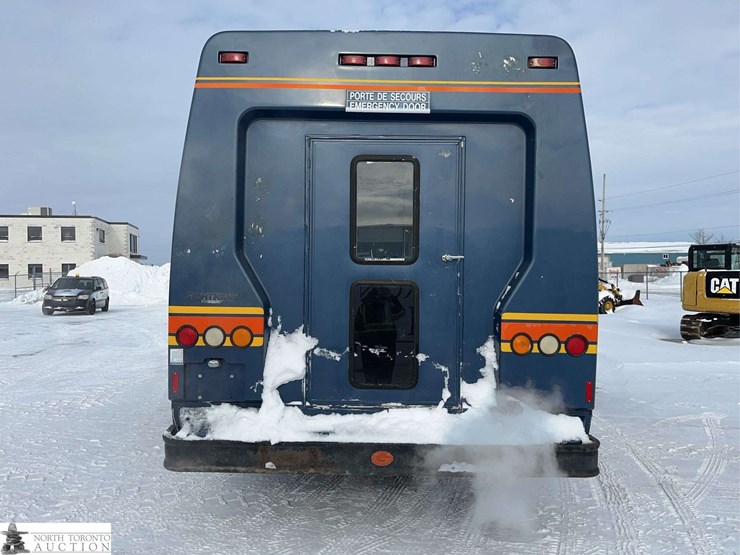 2005-ford-e-series-s/a-24-passenger-bus-image-5