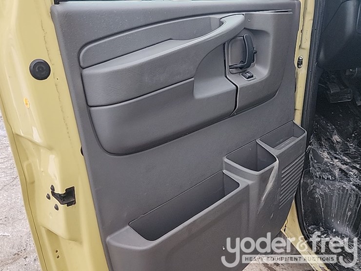 2015-gmc-savana-g4500-image-14