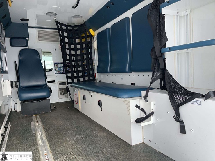 2017-chevrolet-express-s/a-ambulance-image-35