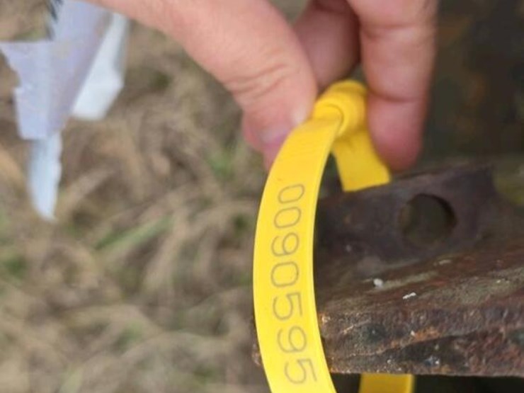 7'-bucket-for-tractor-image-3