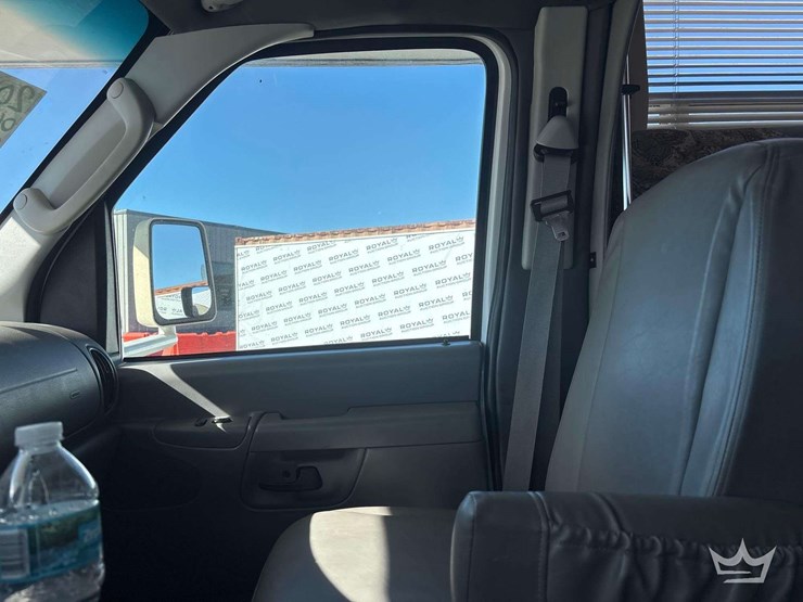 2004-ford-e450-image-16